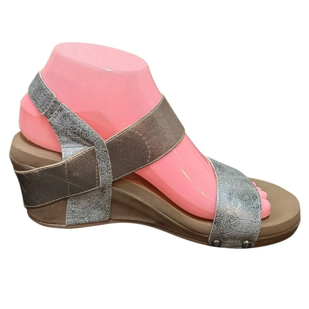Boutique by Corkys Bandit Bronze Metallic Wedge Sandals Size 8 EUC